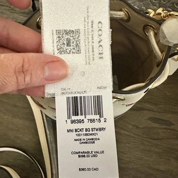 Coach Mini Bucket Bag With Strawberry Print - Picture 4 of 7